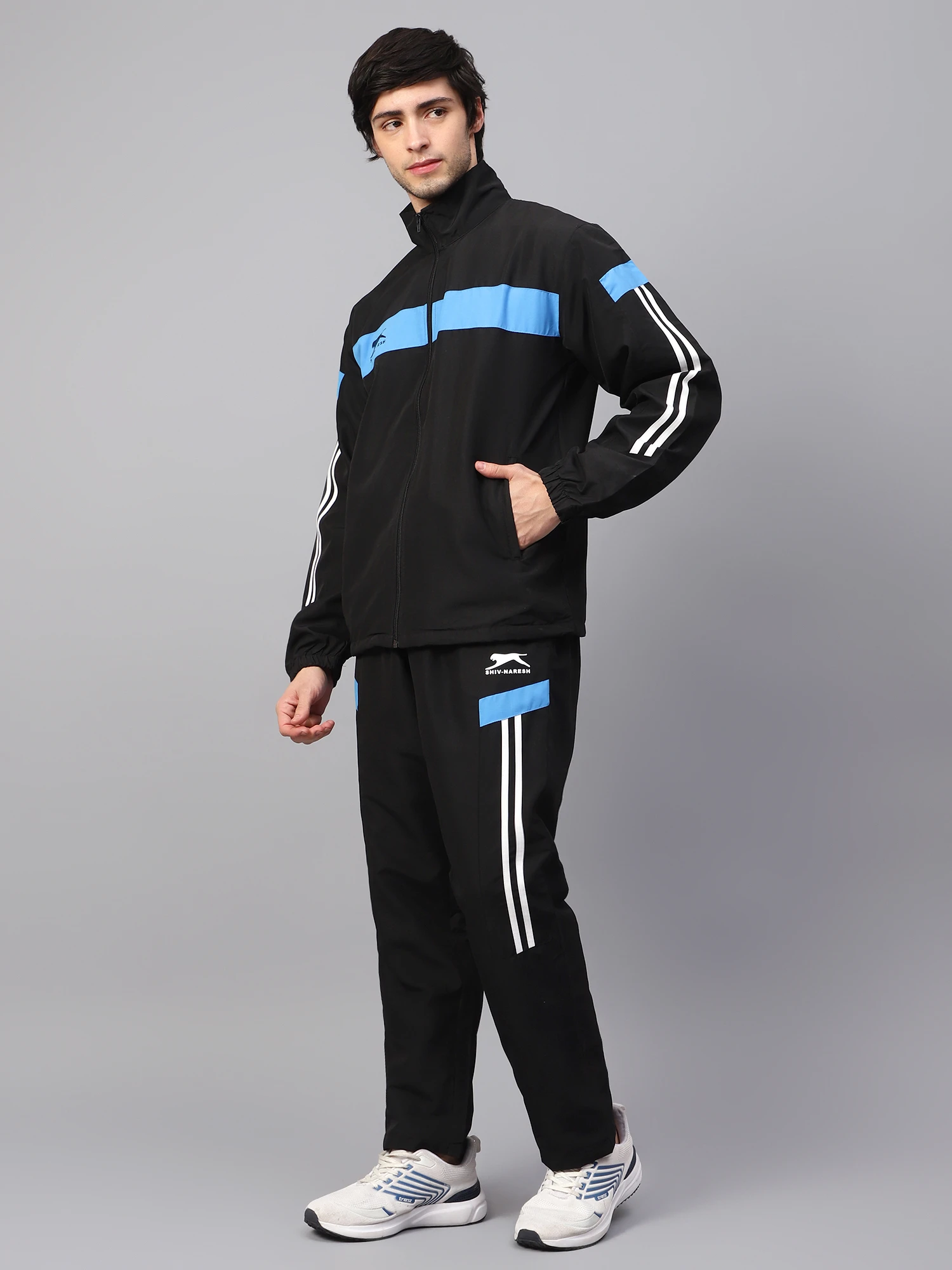 Shiv Naresh Men's active tracksuit in Black and Cayn