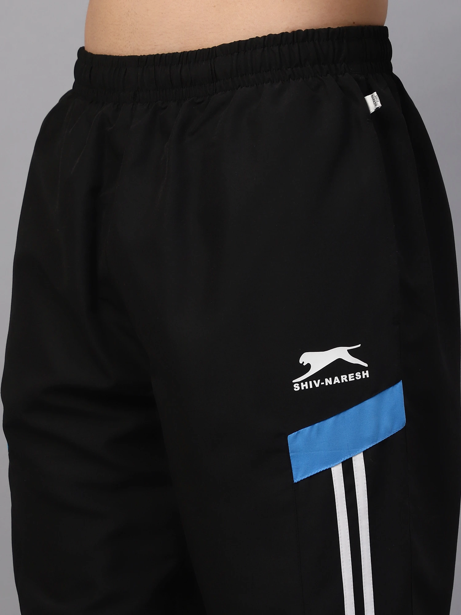 Shiv Naresh Men's active tracksuit in Black and Cayn