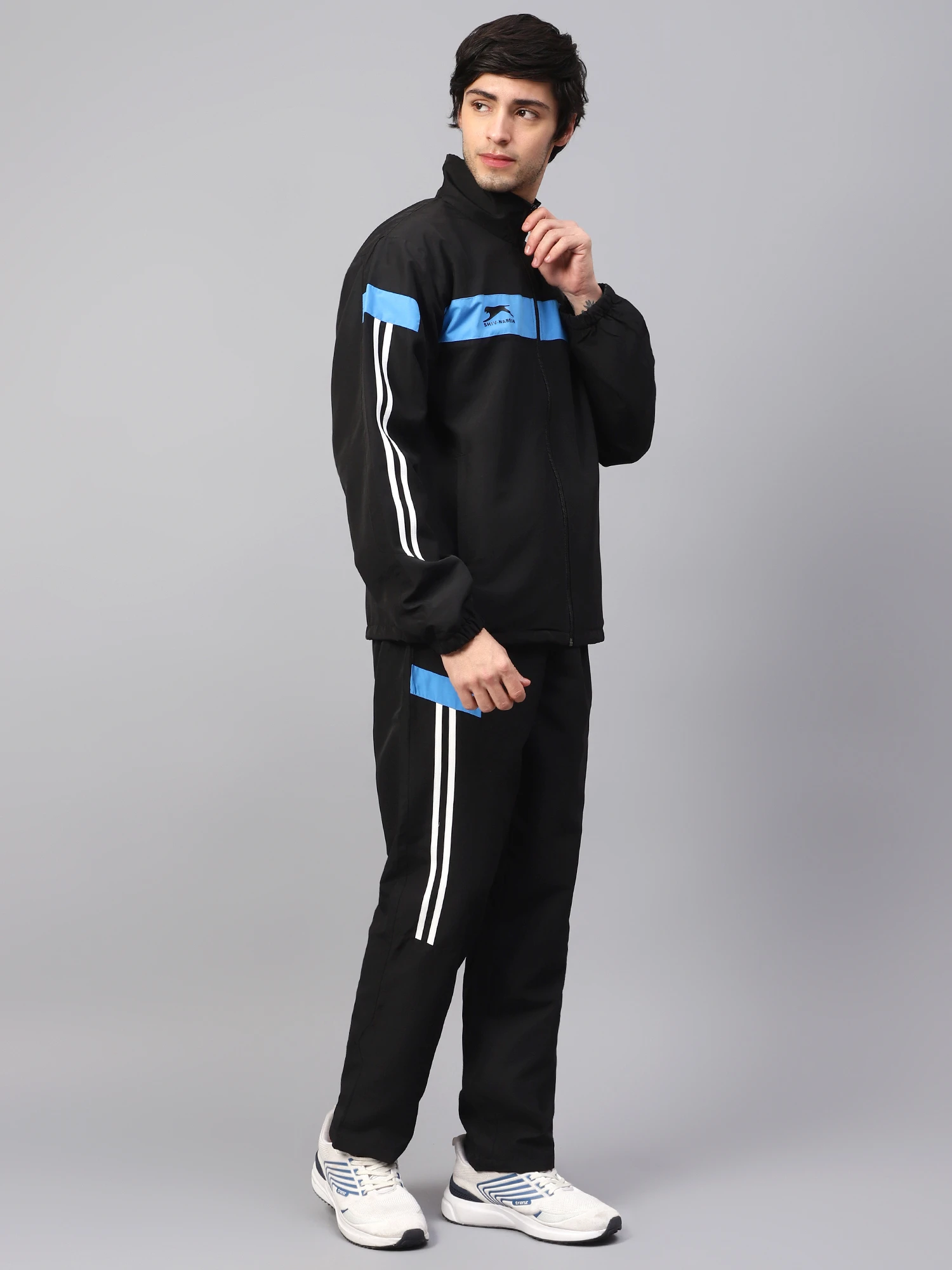 Shiv Naresh Men's active tracksuit in Black and Cayn
